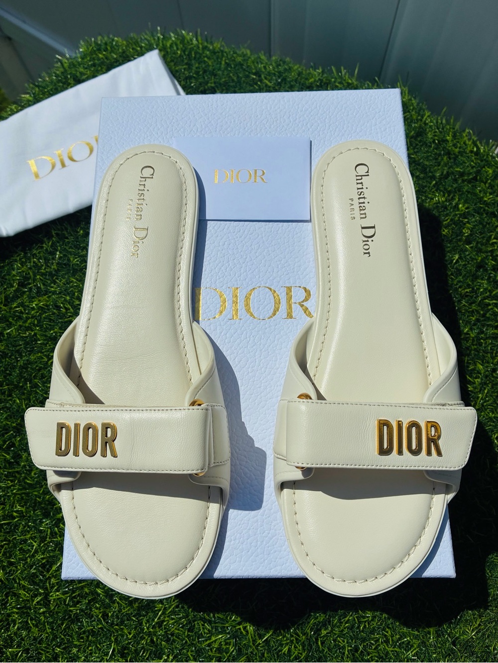 DIOR DIORACT OFF-WHITE LAMB LEATHER SLIDE FLAT SANDALS GOLD LOGO SZ 40 NEW - Picture 4 of 16